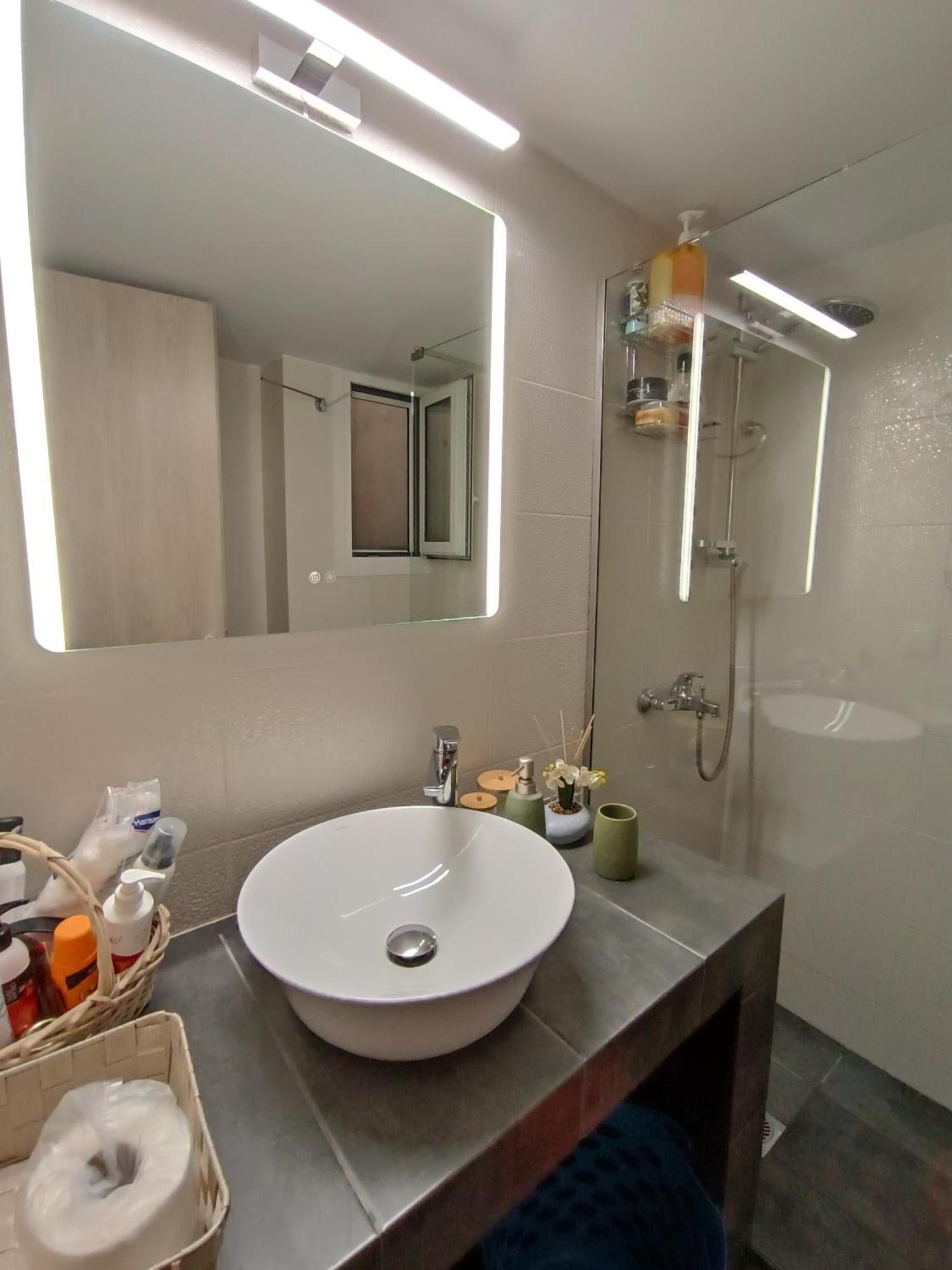 Luxury & Spacious Apartment In Афины Экстерьер фото