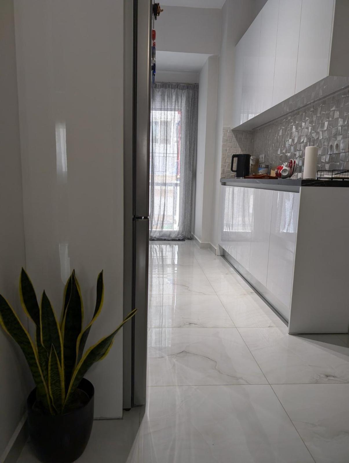 Luxury & Spacious Apartment In Афины Экстерьер фото